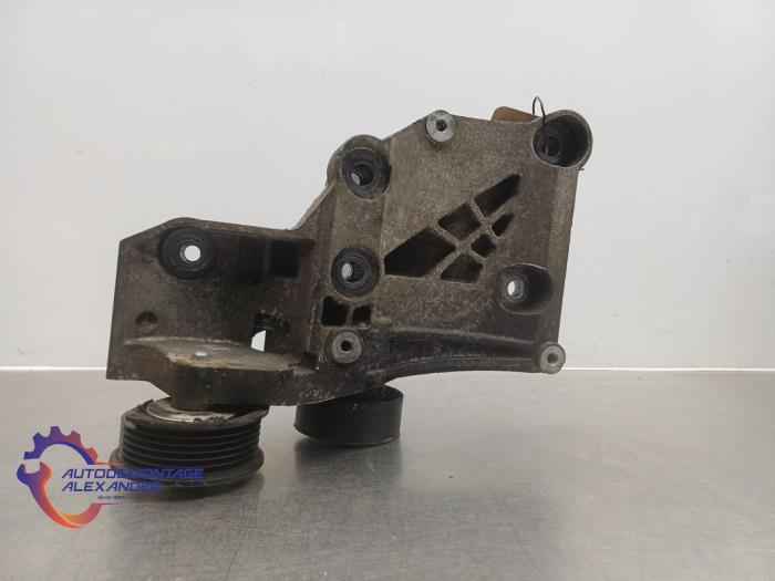 Usagé Support dynamo bas Opel Insignia Sports Tourer 2.0 CDTI 16V 120 ecoFLEX Prix sur demande proposé par Alexander Autodemontage