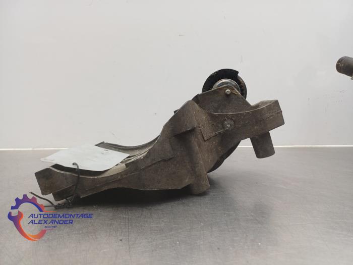 Support dynamo bas d'un Opel Insignia Sports Tourer 2.0 CDTI 16V 120 ecoFLEX 2014