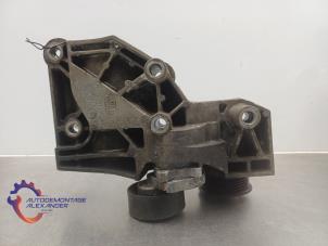 Support dynamo bas d'un Opel Insignia Sports Tourer 2.0 CDTI 16V 120 ecoFLEX 2014