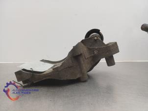 Support dynamo bas d'un Opel Insignia Sports Tourer 2.0 CDTI 16V 120 ecoFLEX 2014