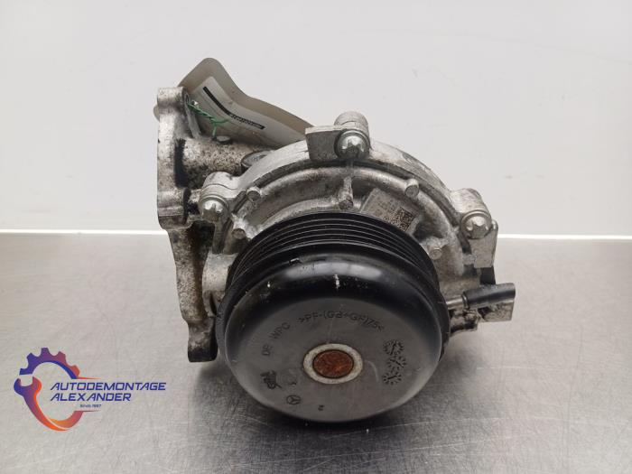 Begagnade Vattenpump Mercedes E (W213) E-200d 2.0 Turbo 16V Pris på förfrågan erbjuds av Alexander Autodemontage