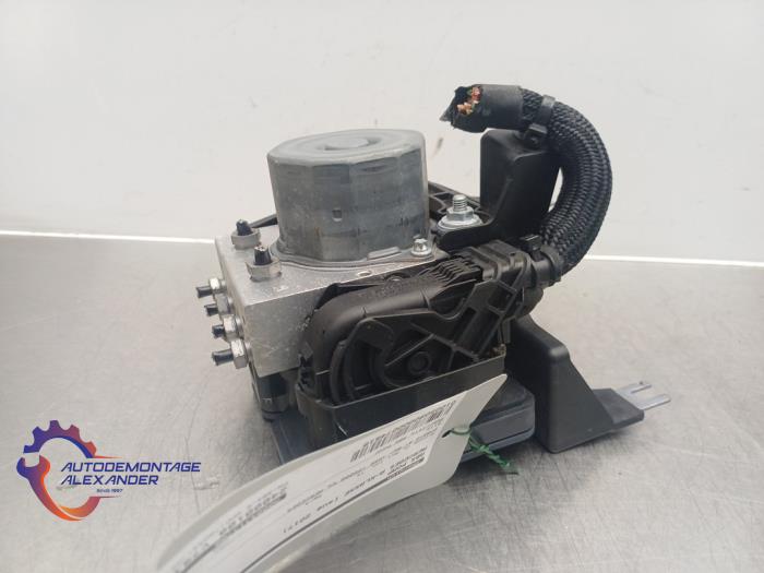 Begagnade ABS-pump Mercedes A (W176) 1.6 A-180 16V Pris € 49,99 Marginaltabell erbjuds av Alexander Autodemontage