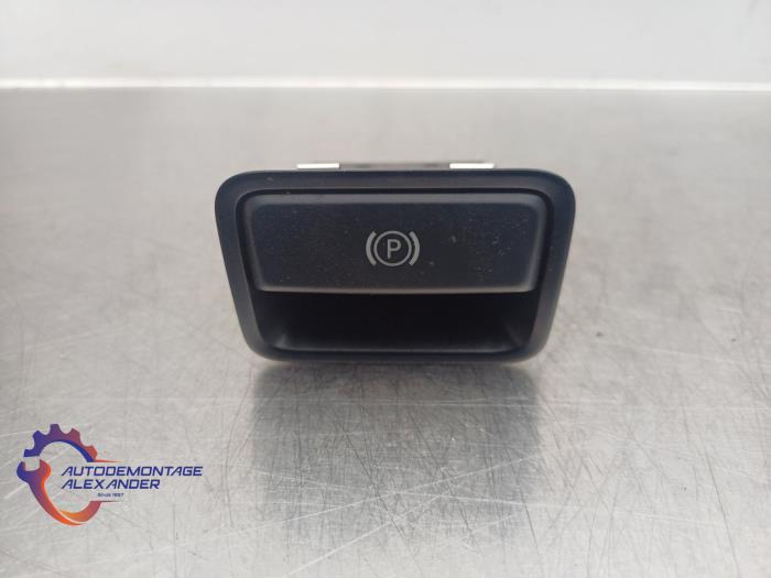Używane Przelacznik hamulca postojowego Mercedes A (W176) 1.6 A-180 16V Cena € 15,00 Procedura marży oferowane przez Alexander Autodemontage