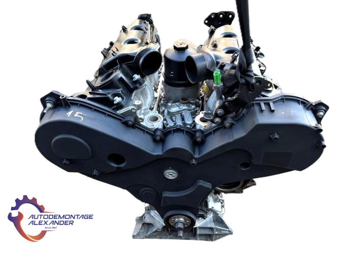 Engine from a Land Rover Range Rover IV (LG) 3.0 TDV6 24V 2025