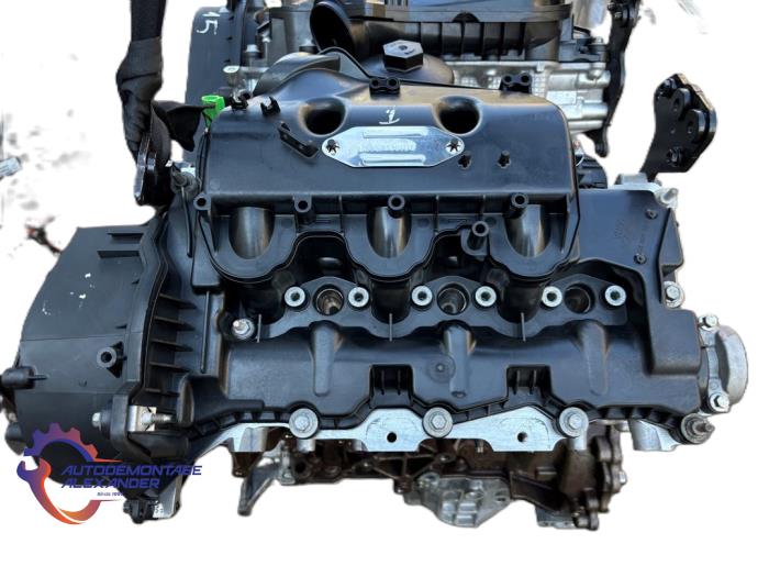 Engine from a Land Rover Range Rover IV (LG) 3.0 TDV6 24V 2025