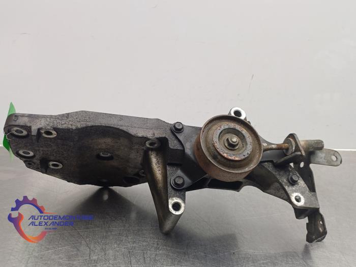 Usagé Support dynamo haut Nissan Navara (D40) 2.5 dCi 16V 4x4 Prix sur demande proposé par Alexander Autodemontage