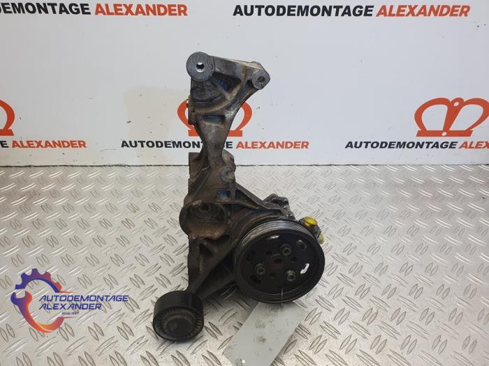 Usagé Support pompe direction assistée Audi A4 (B7) 2.0 TDI 16V Prix € 36,29 Prix TTC proposé par Alexander Autodemontage
