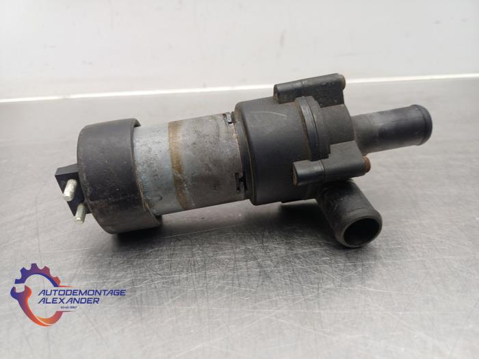 Begagnade Extra vattenpump Mercedes CLK (C209) 2.6 240 V6 18V Pris € 40,00 Marginaltabell erbjuds av Alexander Autodemontage