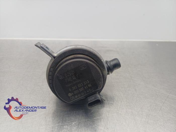 Usagé Pompe à eau Mercedes C (W205) C-160 1.5 EQ Boost Prix sur demande proposé par Alexander Autodemontage
