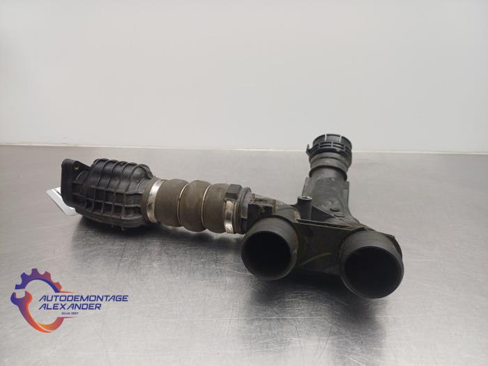 Gebrauchte Intercooler Rohr Citroen C4 Cactus (0B/0P) 1.6 Blue Hdi 100 Preis auf Anfrage angeboten von Alexander Autodemontage