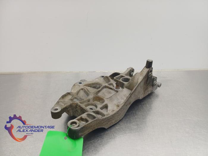 Usagé Support dynamo haut Fiat Fiorino (225) 1.3 D 16V Multijet Prix sur demande proposé par Alexander Autodemontage
