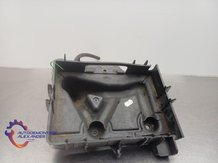 Begagnade Batterilåda Seat Ibiza IV (6J5) 1.4 16V Pris på förfrågan erbjuds av Alexander Autodemontage