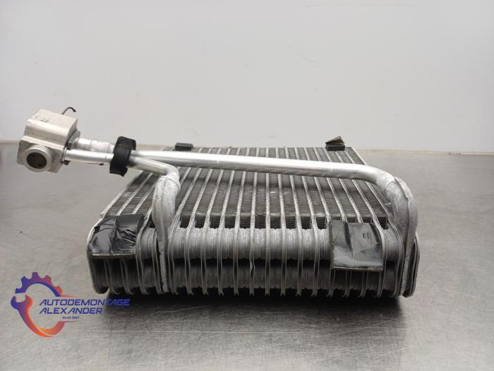 Usagé Radiateur clim Volkswagen Transporter/Caravelle T5 2.0 TDI DRF Prix sur demande proposé par Alexander Autodemontage