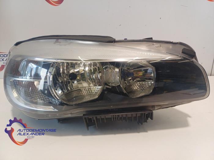 Używane Reflektor prawy BMW 2 serie Active Tourer (F45) 214d 1.5 12V Cena € 220,00 Procedura marży oferowane przez Alexander Autodemontage
