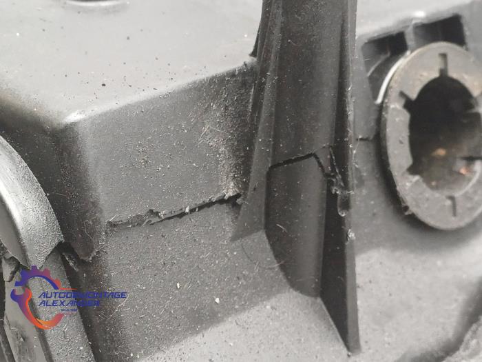Ventildeckel van een Opel Zafira (M75) 1.7 CDTi 16V 2008