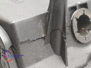 Ventildeckel van een Opel Zafira (M75) 1.7 CDTi 16V 2008