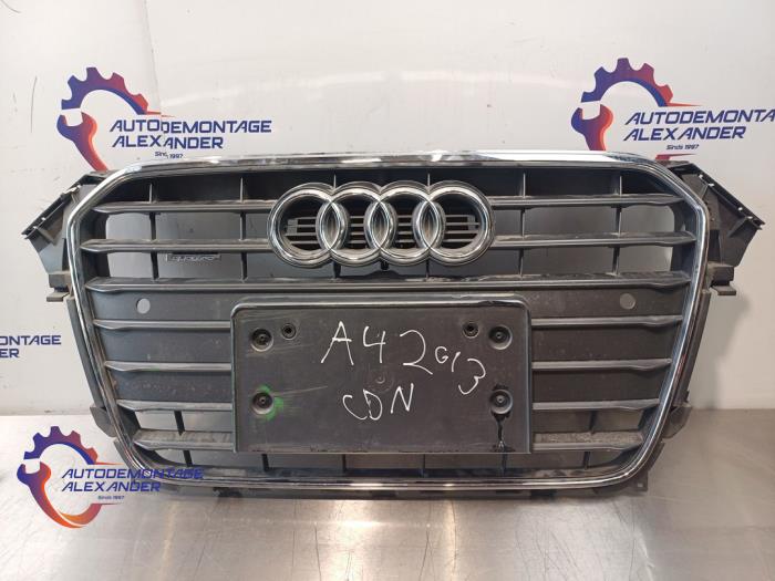 Używane Grill Audi A4 (B8) 2.0 TFSI 16V Quattro Cena na żądanie oferowane przez Alexander Autodemontage