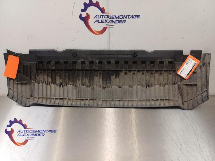 Usados Parachoque placa base Audi A4 (B8) 2.0 TFSI 16V Quattro Precio de solicitud ofrecido por Alexander Autodemontage