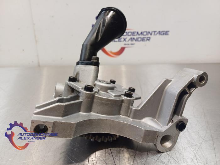 Used Oil pump Volkswagen Golf VI (5K1) 1.4 TSI 160 16V Price on request offered by Alexander Autodemontage