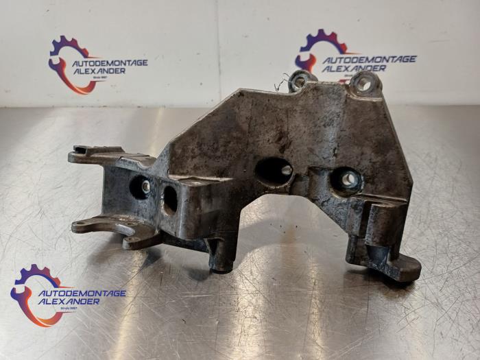 Used Engine mount Kia Sorento III (UM) 2.2 CRDi 16V VGT 4x4 Price on request offered by Alexander Autodemontage