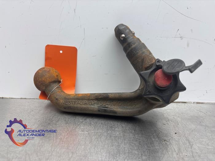 Detachable towbar