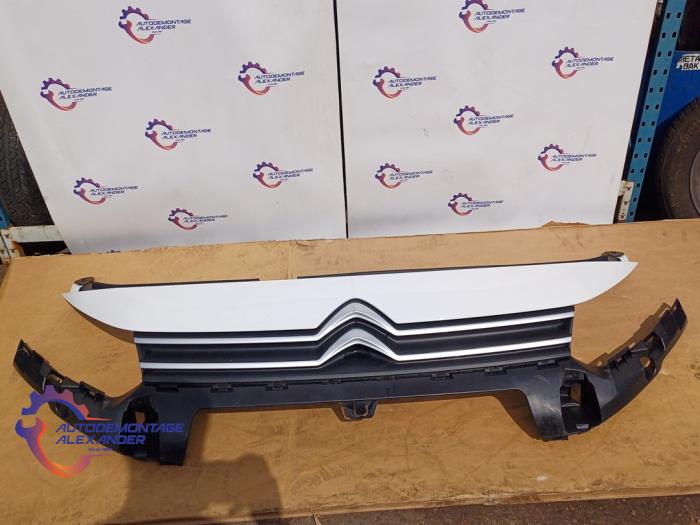 Używane Grill Citroen Berlingo 1.5 BlueHDi 100 Cena € 250,00 Procedura marży oferowane przez Alexander Autodemontage