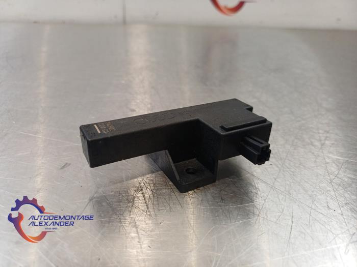 Używane Keyless Entry-Antena Audi A6 Avant (C7) 3.0 TDI V6 24V Quattro Cena € 7,50 Z VAT oferowane przez Alexander Autodemontage