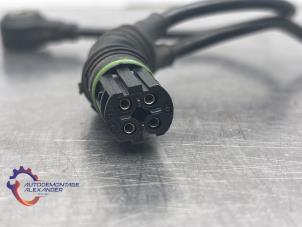 Klopfsensor van een BMW 3 serie (E90) 318i 16V 2010