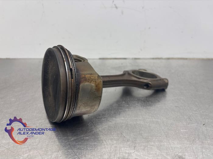 Usagé Piston Mercedes E-Klasse AMG (W211) 5.4 E-55 AMG V8 24V Prix sur demande proposé par Alexander Autodemontage