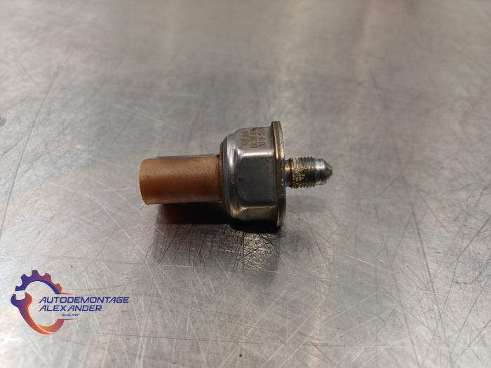 Kraftstoffdruck Sensor van een Volkswagen Golf VI (5K1) 1.4 TSI 160 16V