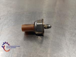 Kraftstoffdruck Sensor van een Volkswagen Golf VI (5K1) 1.4 TSI 160 16V
