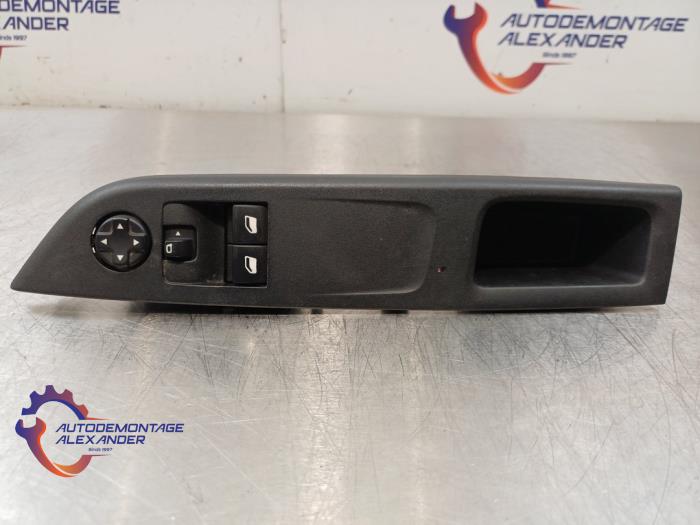 Używane Przelacznik combi okienny Opel Corsa F (UB/UH/UP) 1.2 12V 75 Cena na żądanie oferowane przez Alexander Autodemontage