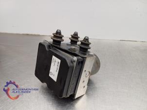 ABS-pump från en Audi A4 Avant (B8) 2.0 TDI 16V 2008