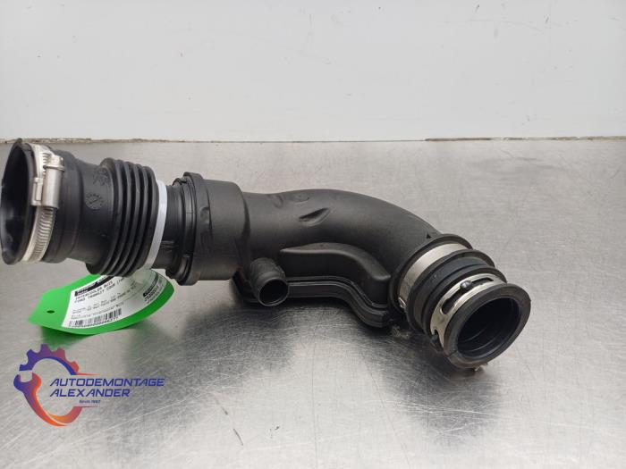 Intercooler Rohr van een Ford Transit Courier 1.0 Ti-VCT EcoBoost 12V 2019
