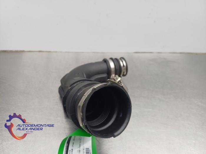 Intercooler Rohr van een Ford Transit Courier 1.0 Ti-VCT EcoBoost 12V 2019