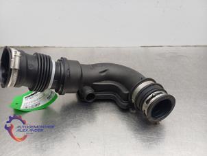 Intercooler Rohr van een Ford Transit Courier 1.0 Ti-VCT EcoBoost 12V 2019