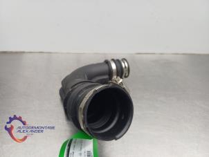 Intercooler Rohr van een Ford Transit Courier 1.0 Ti-VCT EcoBoost 12V 2019