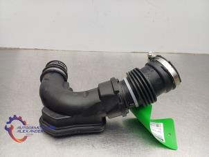 Intercooler Rohr van een Ford Transit Courier 1.0 Ti-VCT EcoBoost 12V 2019