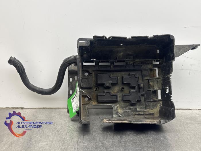 Begagnade Batterilåda Peugeot 207 SW (WE/WU) 1.4 16V Vti Pris på förfrågan erbjuds av Alexander Autodemontage