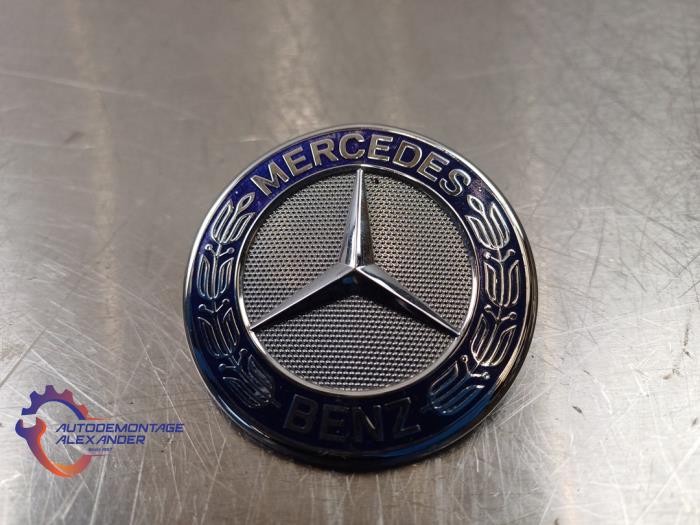 Begagnade Emblem Mercedes A (W176) 1.6 A-180 16V Pris € 24,20 Inklusive moms erbjuds av Alexander Autodemontage