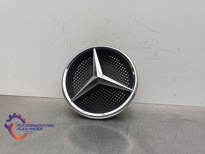 Begagnade Emblem Mercedes CLS (C219) 350 3.5 V6 18V Pris på förfrågan erbjuds av Alexander Autodemontage