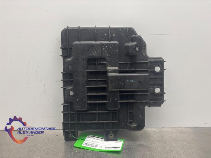 Begagnade Batterilåda Hyundai i20 1.2i 16V Pris € 15,00 Inklusive moms erbjuds av Alexander Autodemontage
