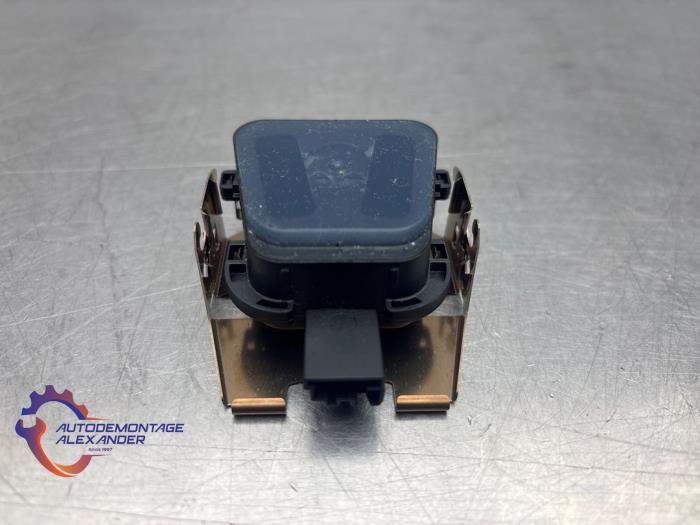 Begagnade Regnsensor Landrover Range Rover IV (LG) 4.4 SDV8 32V Pris € 59,67 Inklusive moms erbjuds av Alexander Autodemontage