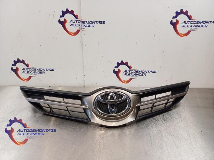 Używane Grill Toyota Auris (E18) 1.3 VVT-I 16V Cena € 242,00 Z VAT oferowane przez Alexander Autodemontage