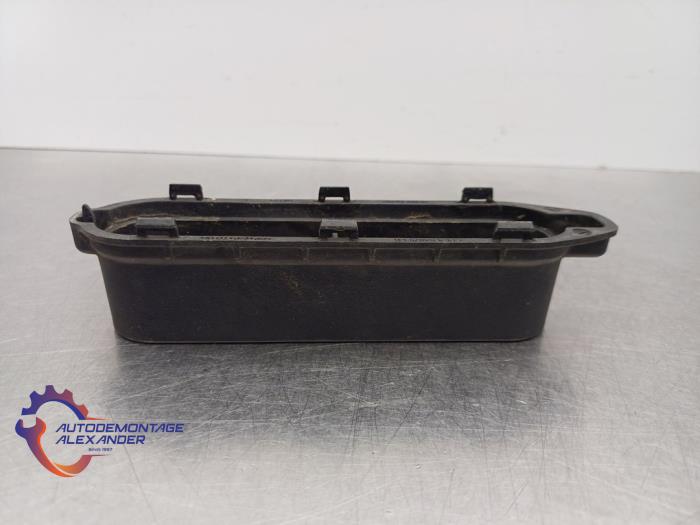 Begagnade Lufttratt Landrover Range Rover IV (LG) 4.4 SDV8 32V Pris € 49,97 Inklusive moms erbjuds av Alexander Autodemontage