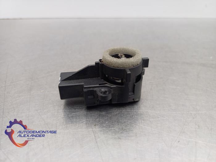 Begagnade Innetemperatursensor Landrover Range Rover IV (LG) 4.4 SDV8 32V Pris € 24,89 Inklusive moms erbjuds av Alexander Autodemontage