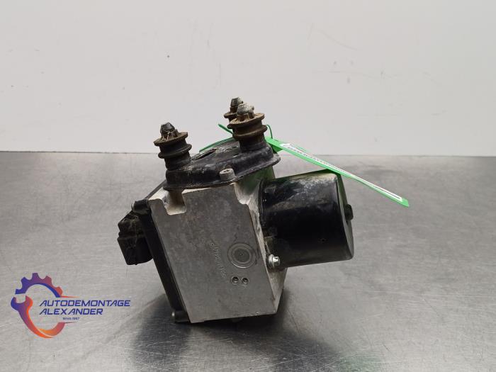 Begagnade ABS-pump Volkswagen Passat (3C2) 1.4 TSI 16V Pris € 28,00 Inklusive moms erbjuds av Alexander Autodemontage