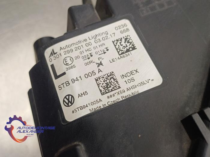 Scheinwerfer links van een Volkswagen Touran (5T1) 1.6 TDI SCR BlueMotion Technology 2017