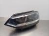 Scheinwerfer links van een Volkswagen Touran (5T1) 1.6 TDI SCR BlueMotion Technology 2017