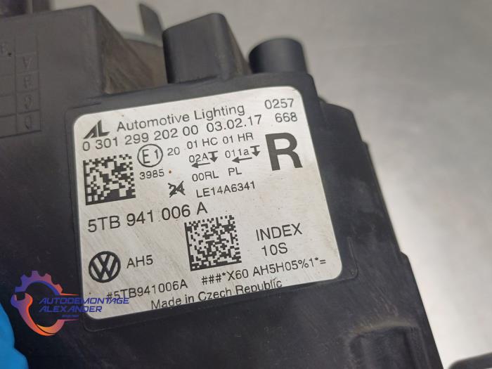Scheinwerfer rechts van een Volkswagen Touran (5T1) 1.6 TDI SCR BlueMotion Technology 2017